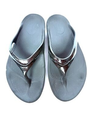 OOFOS OOlala Black Patent Thong Recovery Flip Flops Women’s 8 EU 39